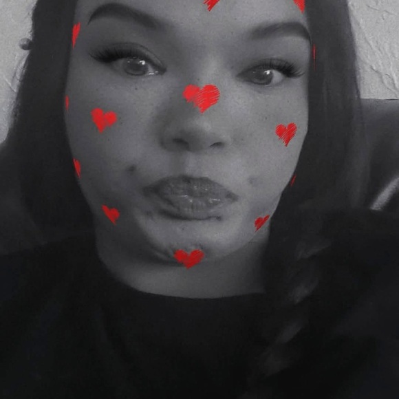 Meet your Posher, Eboni - Picture 1 of 3